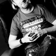 Simon  Foster